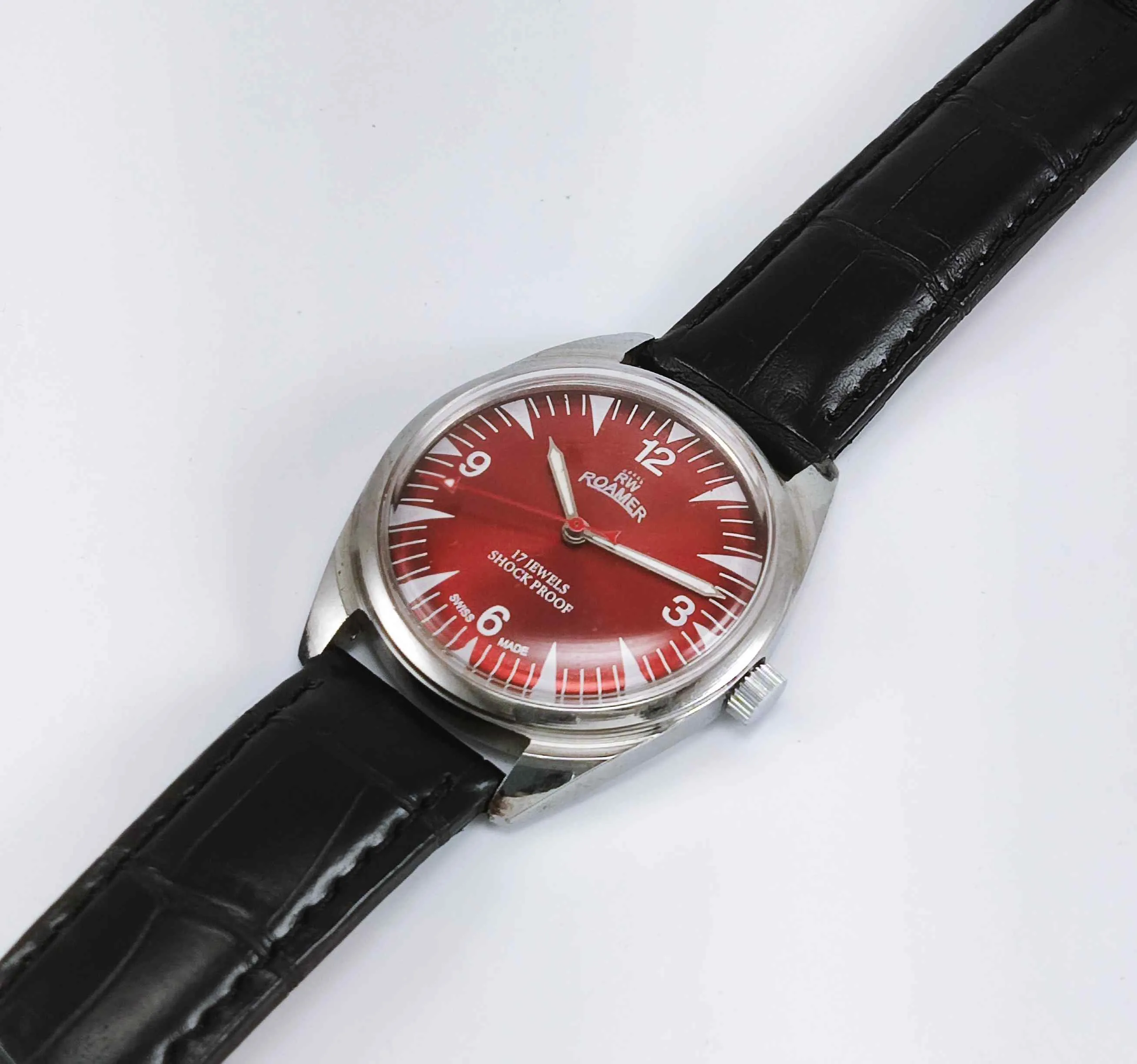 Roamer 17 Jewels Shock Proof Mechanical Handwinding Red Dial Watch